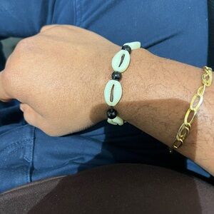 Shell and Bead Bracelet - Black and Cream